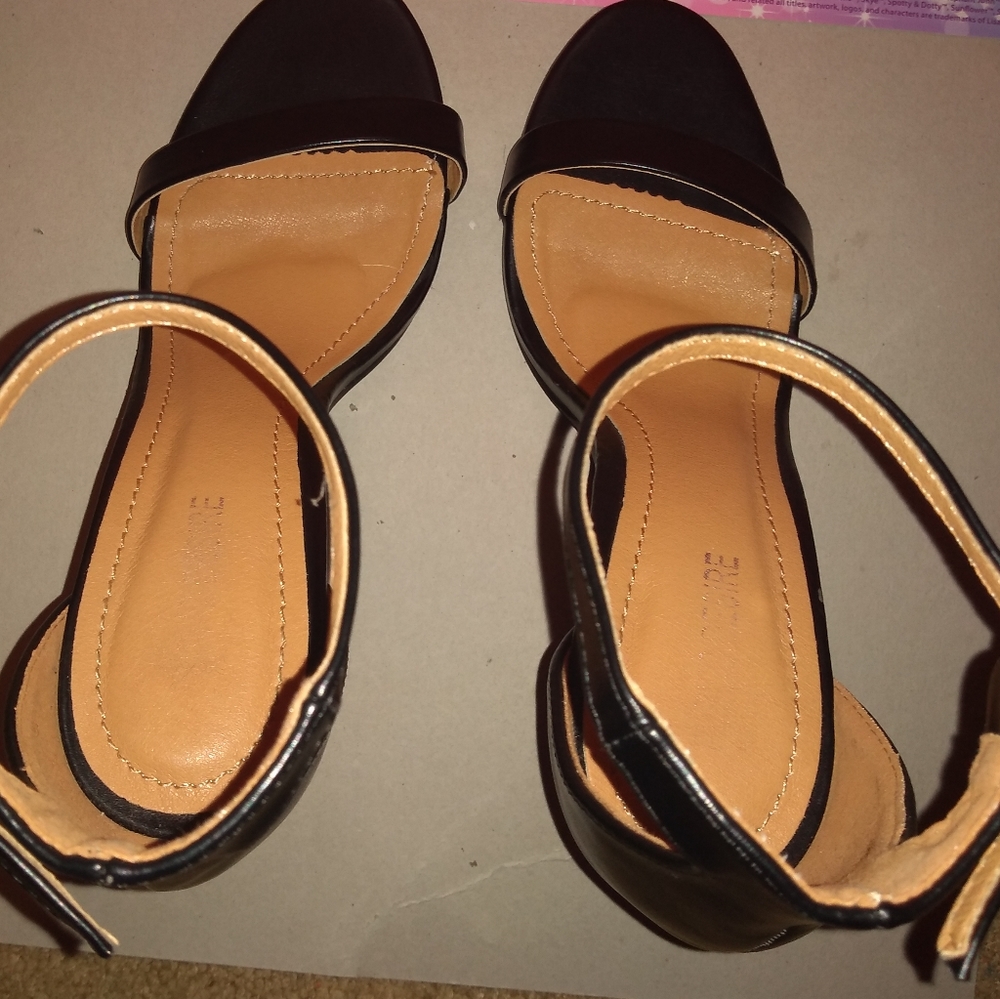 Heels - Picture 2 of 5